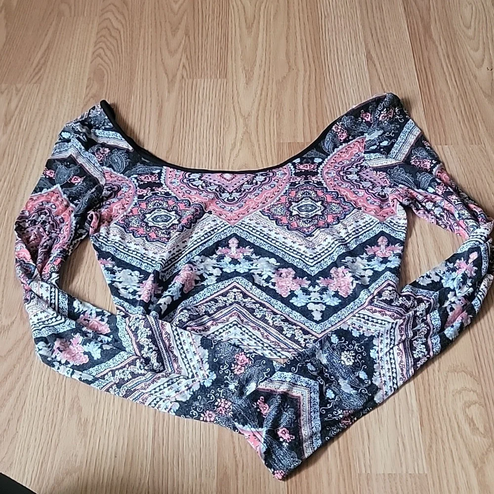 Long sleeve crop top